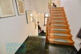 Stilvolle Backsteinvilla mit Geschichte – ruhig gelegen, ideal für Familien & Investoren - Treppe zum 1.OG